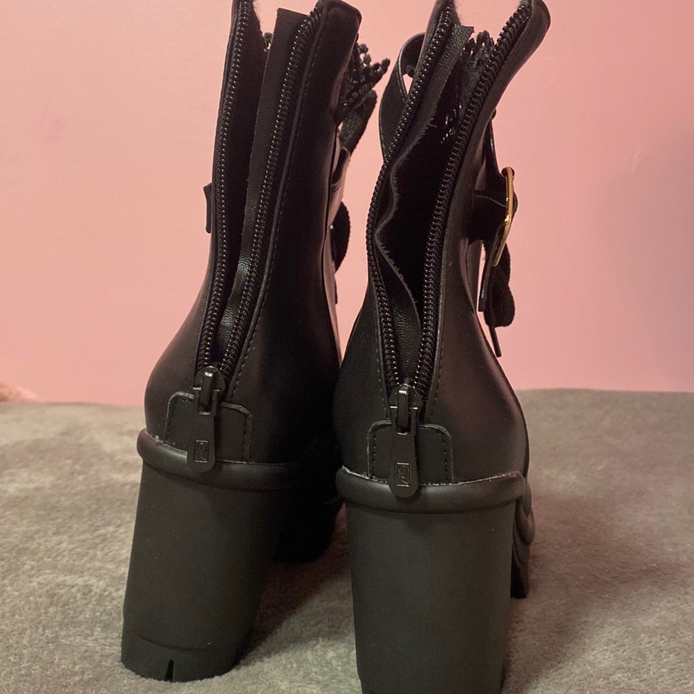 Lace decor buckle detail boots